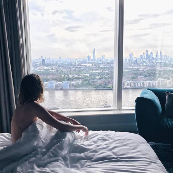 Skyview Waterside City Luxury Apartment ロンドン エクステリア 写真