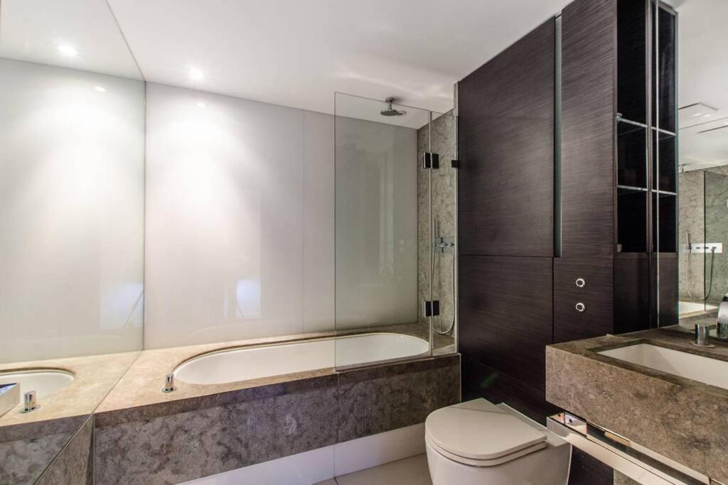 Skyview Waterside City Luxury Apartment ロンドン エクステリア 写真