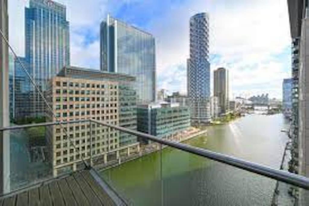 Skyview Waterside City Luxury Apartment ロンドン エクステリア 写真