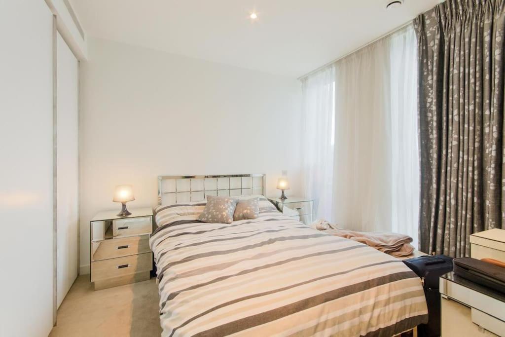 Skyview Waterside City Luxury Apartment ロンドン エクステリア 写真